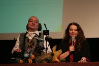 16 kwietnia 2008 r., konferencja prasowa „Nie bój się marzyć”; Fundacja „Mimo Wszystko” przekazuje Januszowi wysokospecjalistyczny wózek z respiratorem