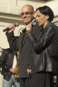 Renata Przemyk i Armand Perykietko zaśpiewali warszawskiej publiczności piosenkę „Nie mam żalu”